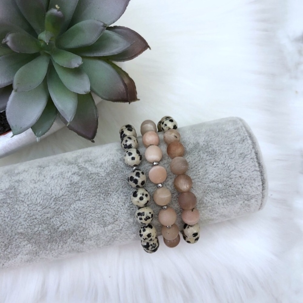 🎉13XHP🎉 Dalmatian & Moonstone Stretch Bracelets - Picture 4 of 5